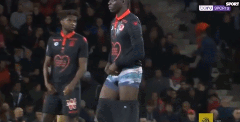 加泰电台：拉波尔塔想请前球员回诺坎普拍照，梅西不太可能去