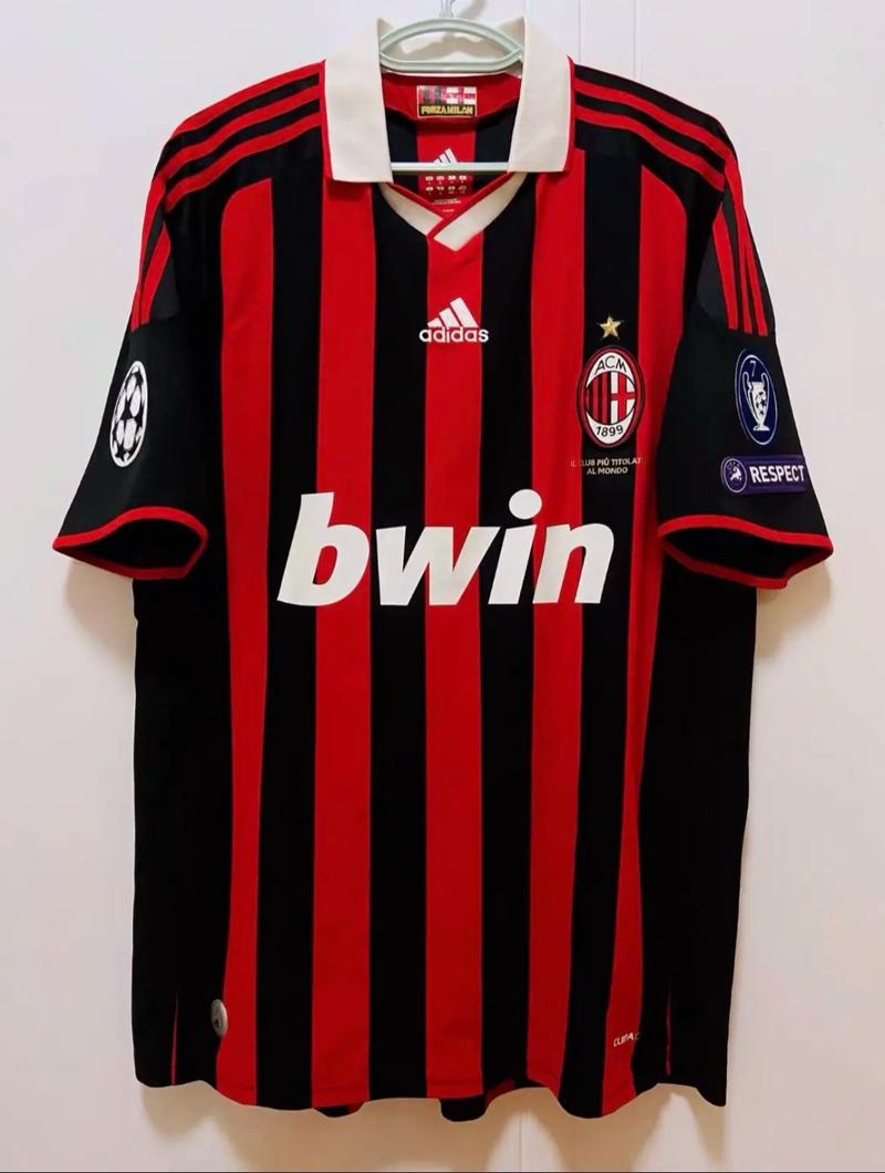 罗马诺：拜仁将与凯恩谈续约，现阶段谈论转会巴萨还为时过早（罗马诺：拜仁计划与凯恩商谈续约，目前讨论转会巴萨仍为时尚早）