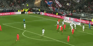 组图：CBA俱乐部杯广厦击败天津 塔克飞身暴扣