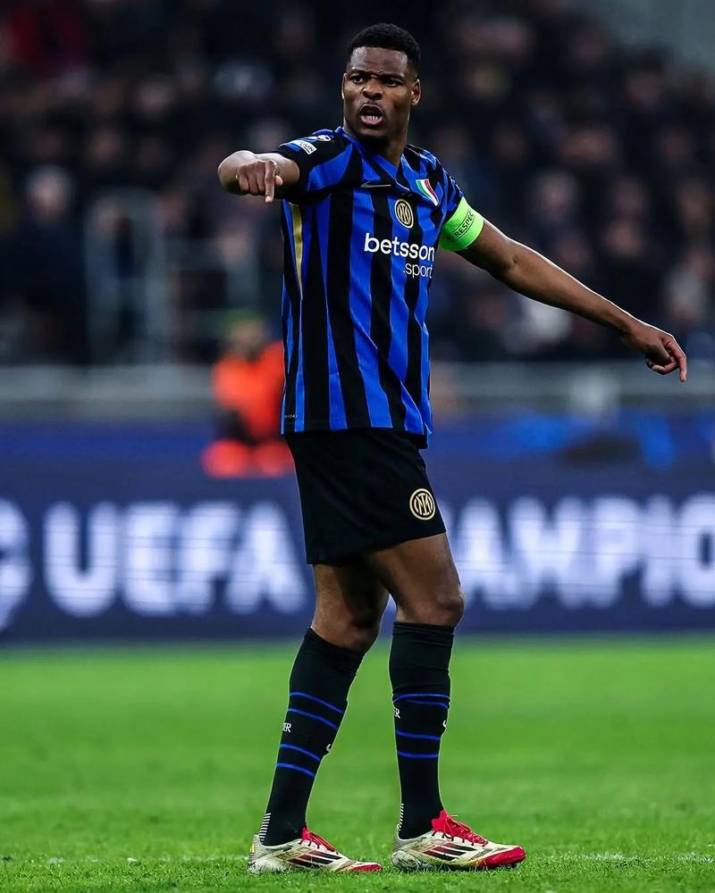 巴黎人报：登贝莱患流感缺席训练，可能无缘出战毕尔巴鄂