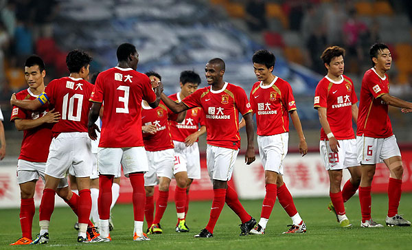 詹姆斯关键上篮助球队锁胜