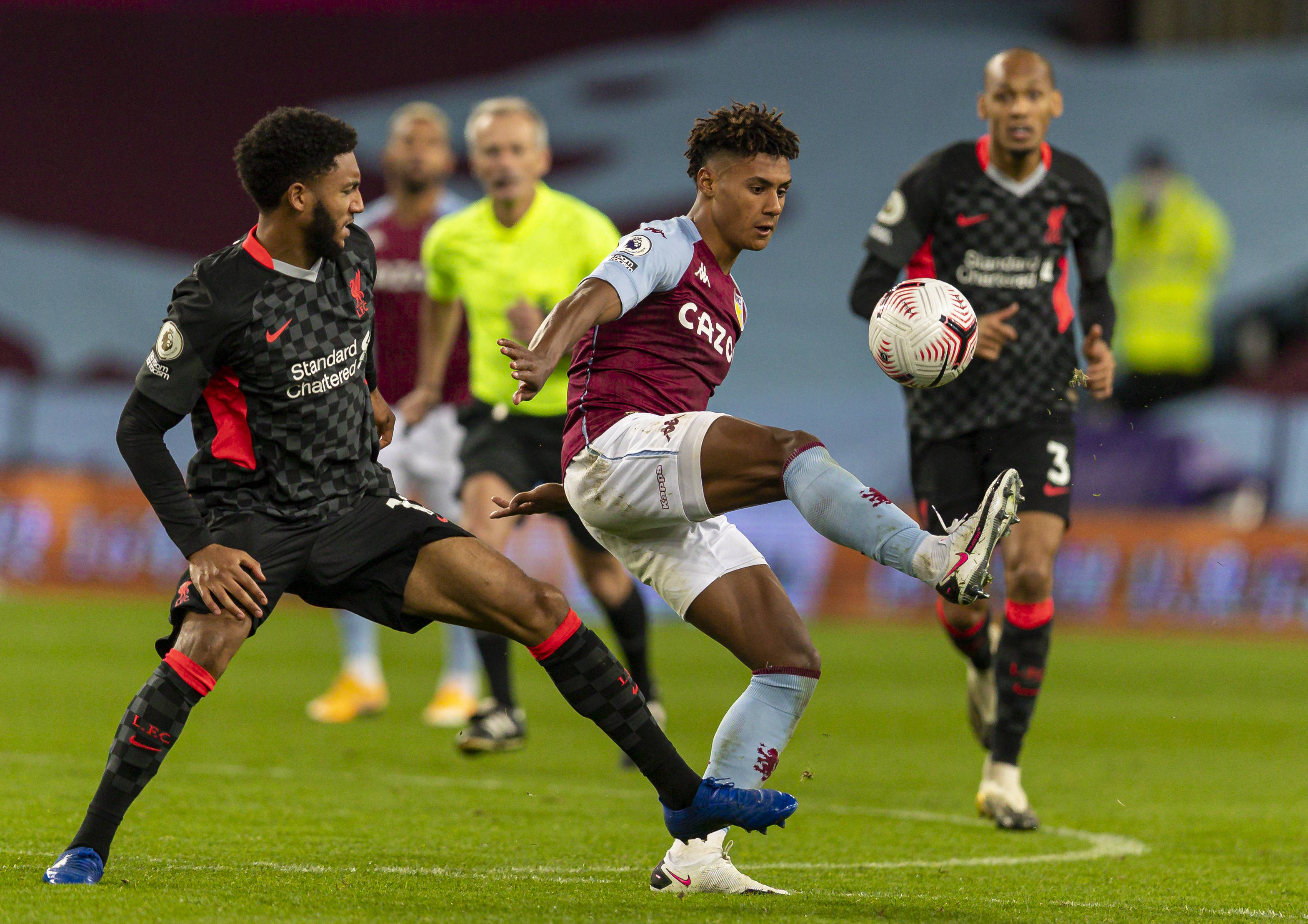 英超半场：两队总计1射正，狼队0-0布伦特福德（英超半场战报：狼队0-0布伦特福德，双方仅1次射正）