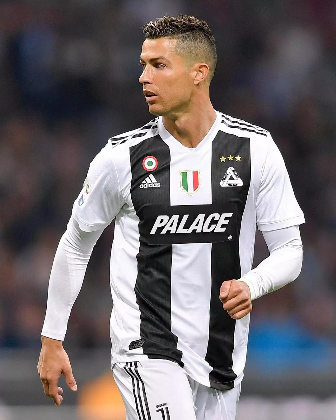 家族矛盾再升级？太阳报：贝克尔姆与妻子已取关长子布鲁克林（家族矛盾升级？太阳报称贝克尔姆夫妇已取消关注长子布鲁克林）