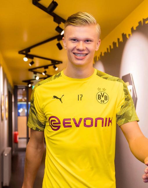 记者：职业联赛颁奖礼时隔6年恢复，拟于12月12日在上海举行