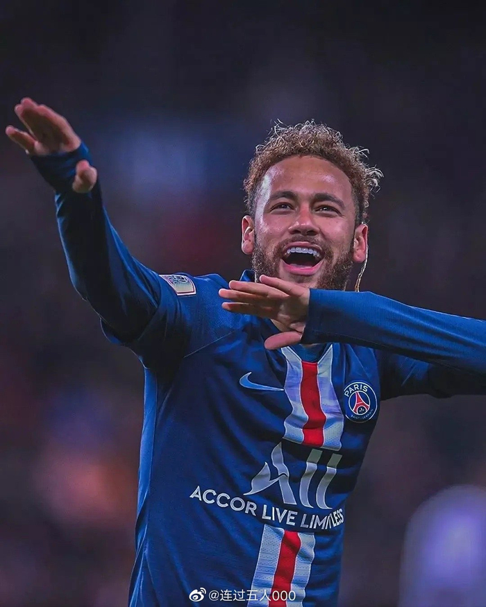 足球欧冠淘汰赛再次出现争议红牌（欧冠淘汰赛再现争议红牌）