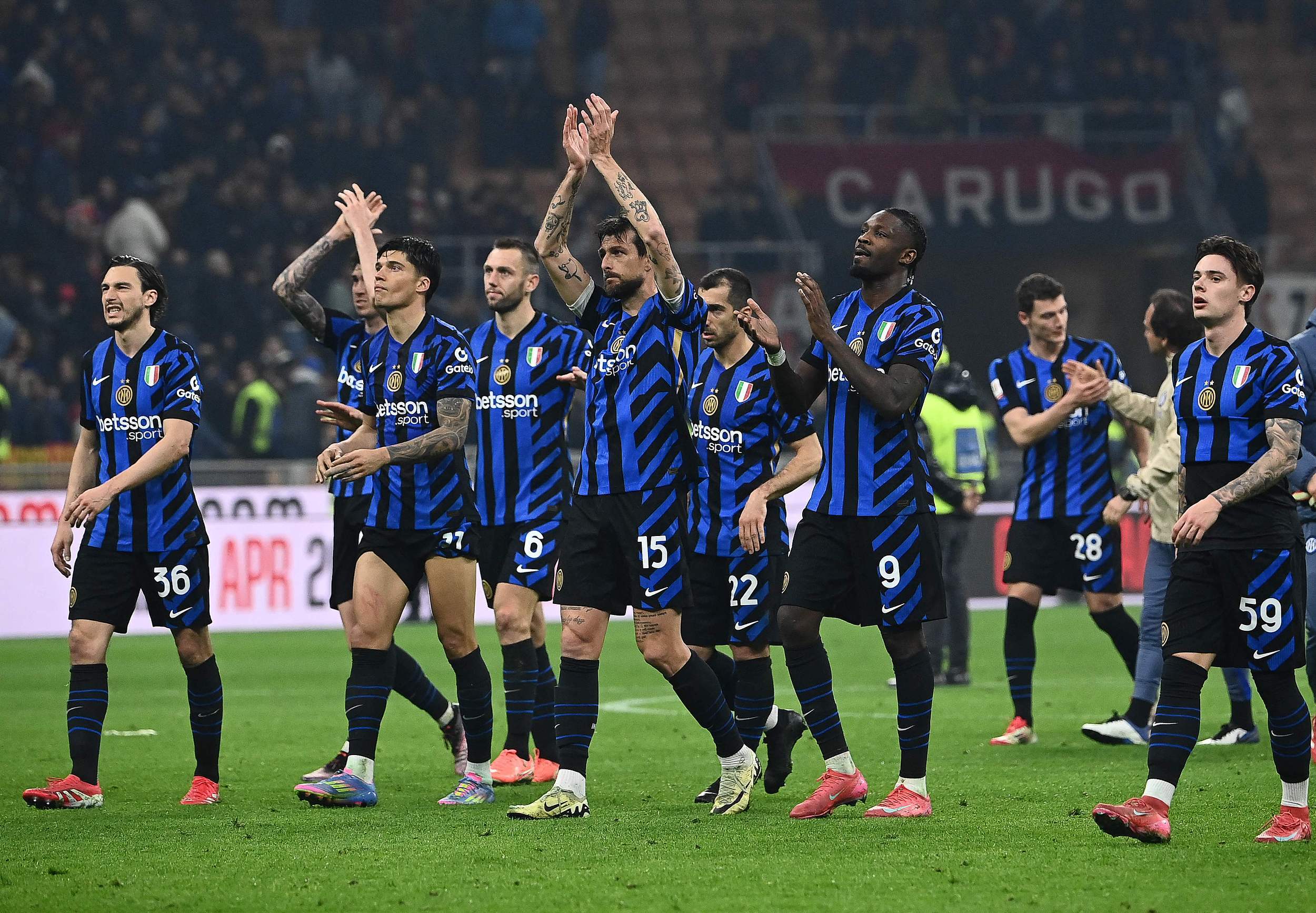 本人亲自出面辟谣！卡马文加：比赛中我吼的不是维尼修斯（卡马文加澄清：比赛中我的喊话并非针对维尼修斯）