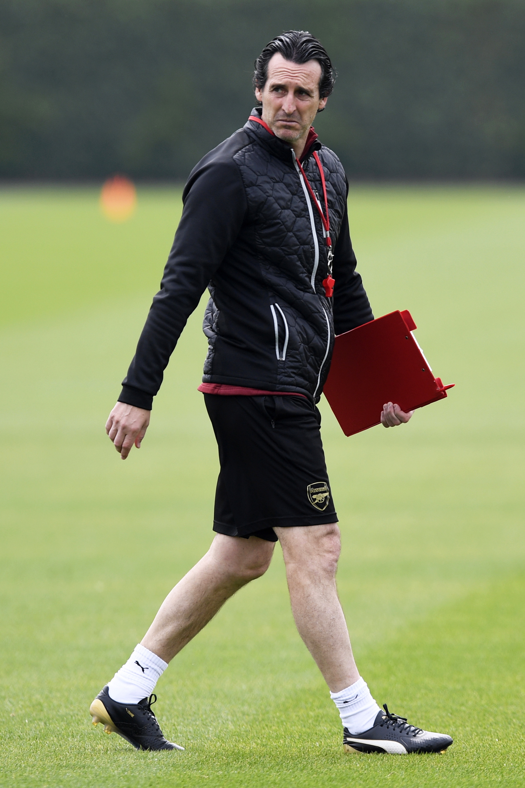 米兰客场挑战都灵队，意甲第14轮凌晨开战（意甲第14轮凌晨打响：米兰客场对阵都灵）